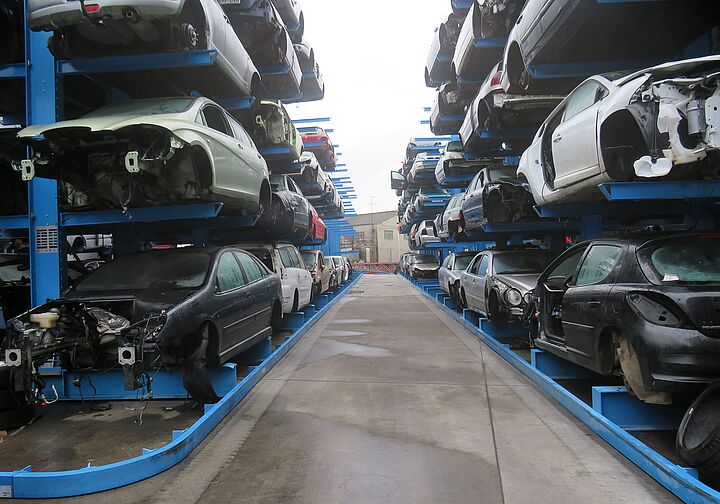 [Translate "International (Spain)"] Estanterías cantilever para coches 